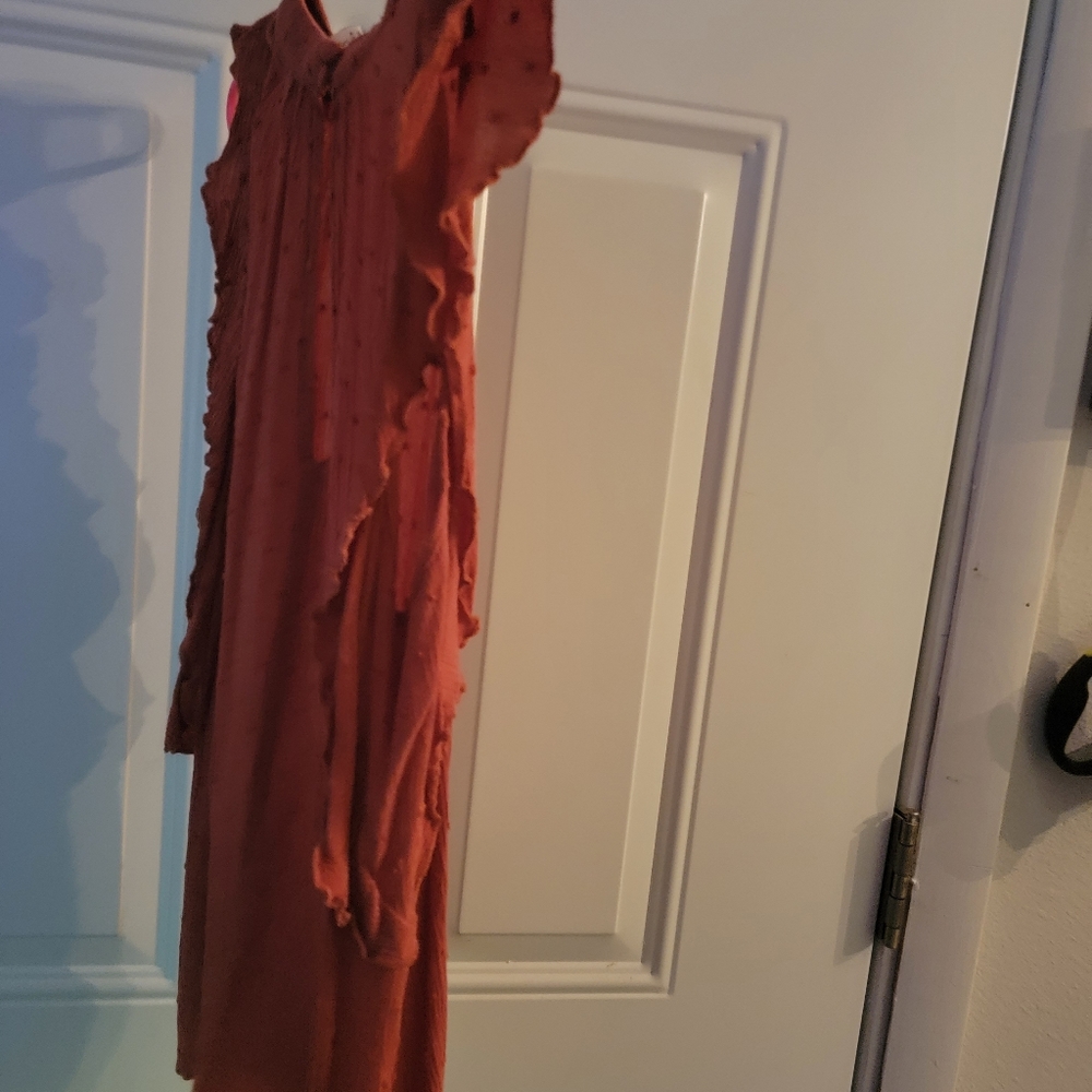 High Neck Ruffle Tank - Picture 5 of 6